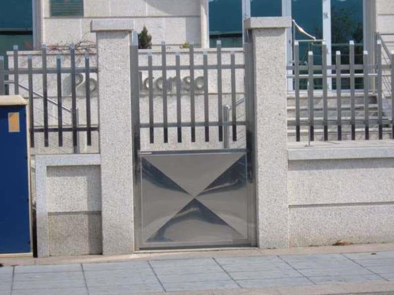 Puertas de acero inoxidable en Lugo